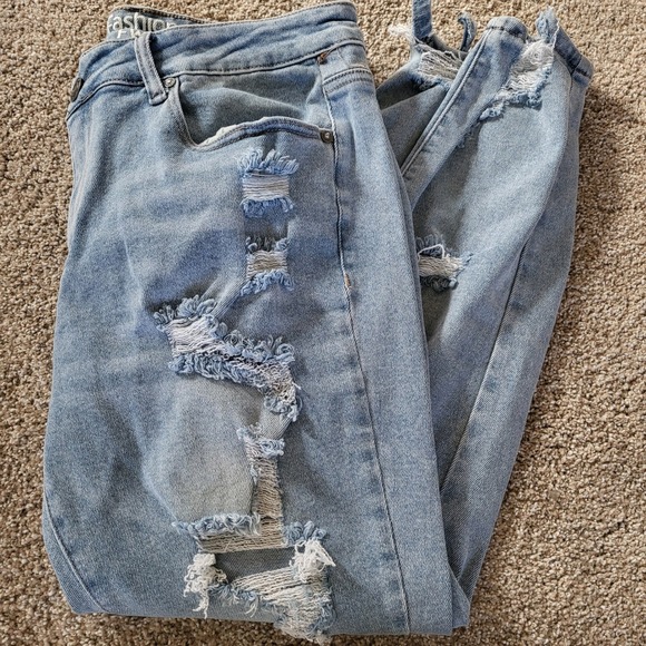 Fashion Nova Denim - Fashion Forward Size 20 Distressed Light Wash Denim Jeans Womens Cutoffs Raw Hem